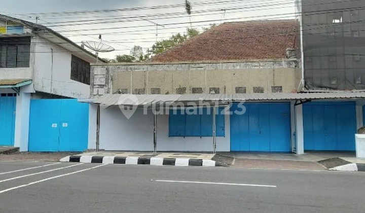 Commercial Building Suitable for Business / Office Strategic Location in Magelang City