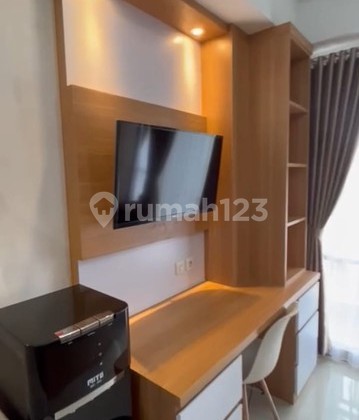 1 Shop house with an area of 30m2, rental price: 70 Million per year. 1 Shop house with an area of 7m2, rental price: 40 Million per year. For rent, a super strategic commercial space in the Suryatmajan area, the heart of business activities in Yogyakarta City. This location is just a few minutes away from Malioboro, the center.