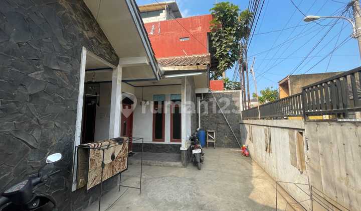Kost Tepi Jl Caringin SHM 7 Kamar LT 250m² Kost Tepi Jl Caringin SHM 7 Kamar LT 250m²