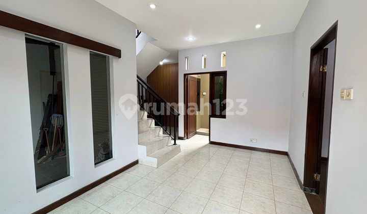 Renon!! Jarang Ada, Rumah 2 Lantai Siap Huni. 2