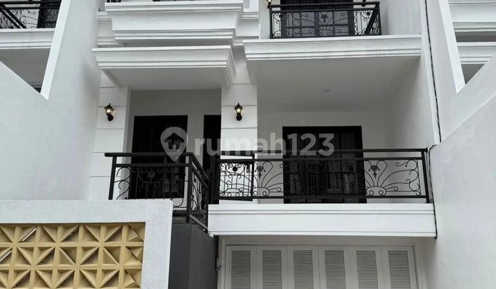 Luxurious Fully Furnished House in Pemogan. On Main Street, Carport and Garage