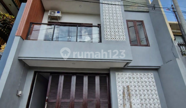 Office House / Commercial Building. Pedungan Moyo Island. Parking for 4 Cars, Ready to Use