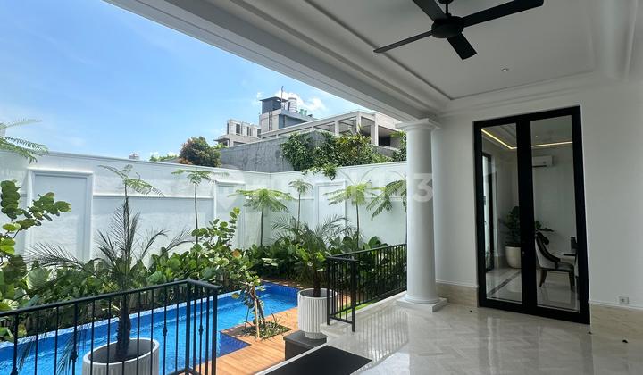 Rumah Mewah di Kemang Dalam Ada Kolam Renang dan Lift Pribadi