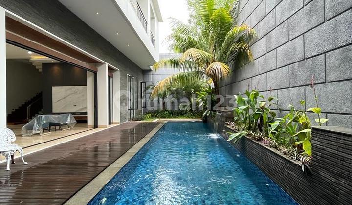Rumah Mewah 3 Lantai di BSD Bukit Golf dengan Material Premium Rumah Mewah 3 Lantai di BSD Bukit Golf dengan Material Premium