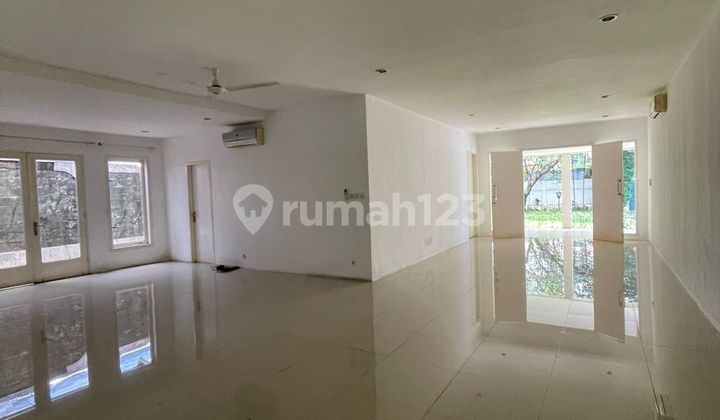 Very Spacious House in the Exclusive Kemang Area, Ready to Move In 2