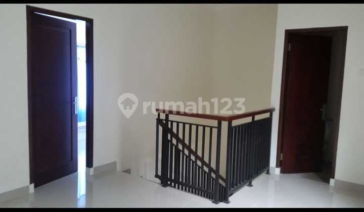 Rumah Modern di Cluster Private Jakarta Selatan Dekat Tol Brigif 2