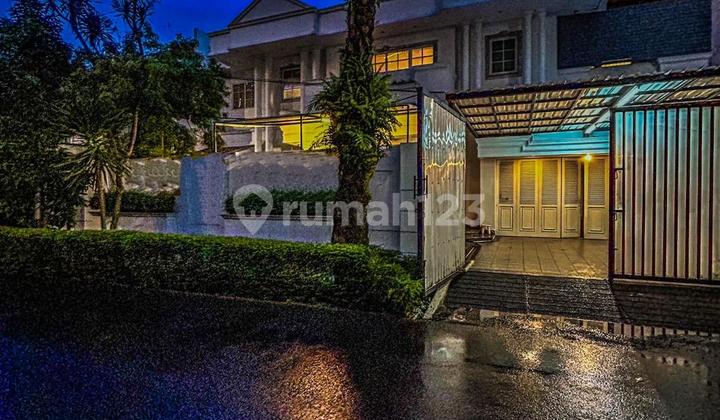 Rumah Luas di Kawasan Bisnis Mega Kuningan, Properti Premium