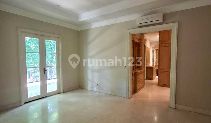 For Rent Rumah Bergaya American Classic di Kebayoran Baru 2