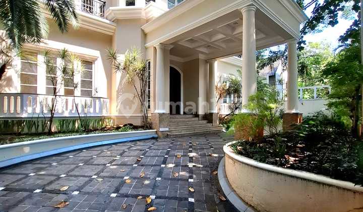 For Rent American Classic Style House in Kebayoran Baru