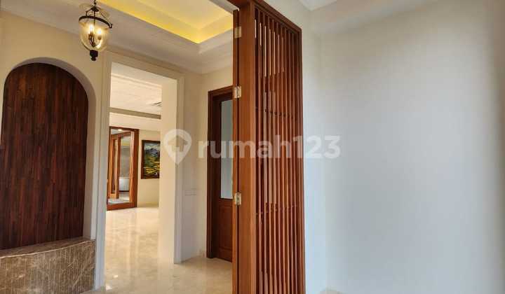 Rumah Kemang Tropical Modern dengan Lift Pribadi dan Kolam Renang 2