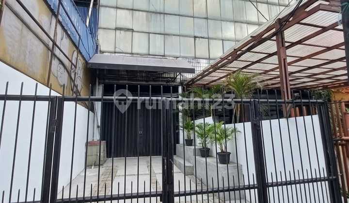 For Sale Fast 4-Floor Strategic Commercial Shop House in Radio Dalam. 1