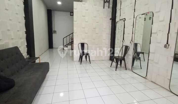 For Sale Fast 4-Floor Strategic Commercial Shop House in Radio Dalam. 2