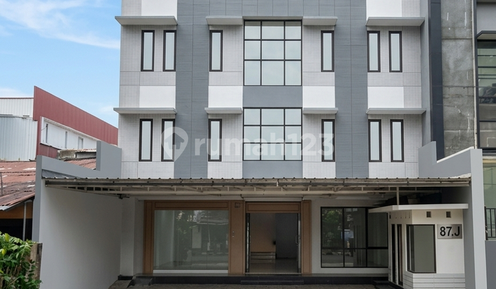 For Rent: Nice, Strategic & Commercial Shop House Near Senopati Area 1