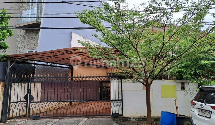 2-Story Hook House in Janur Asri Complex, Kelapa Gading, North Jakarta