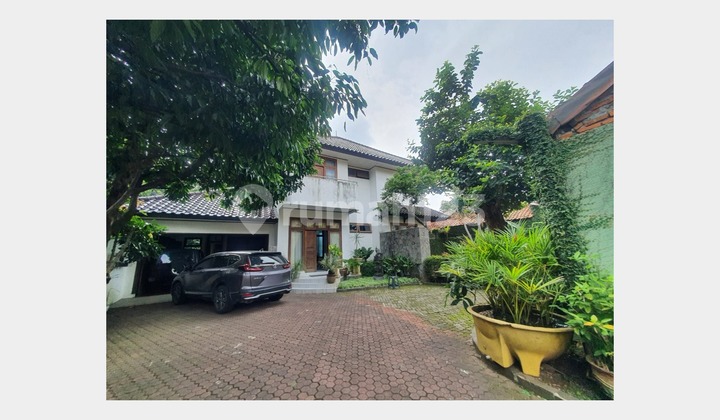 Modern House Building Type Wide Ready to Occupy in Lenteng Agung