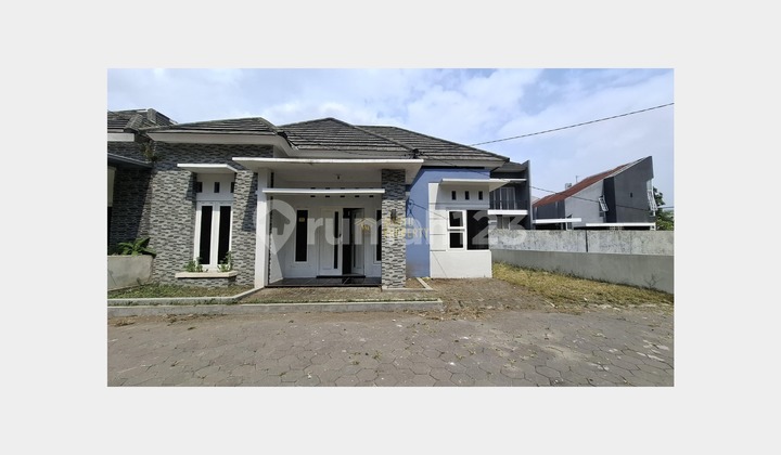 Hunian Modern Tipe Besar di Purwomartani Sleman