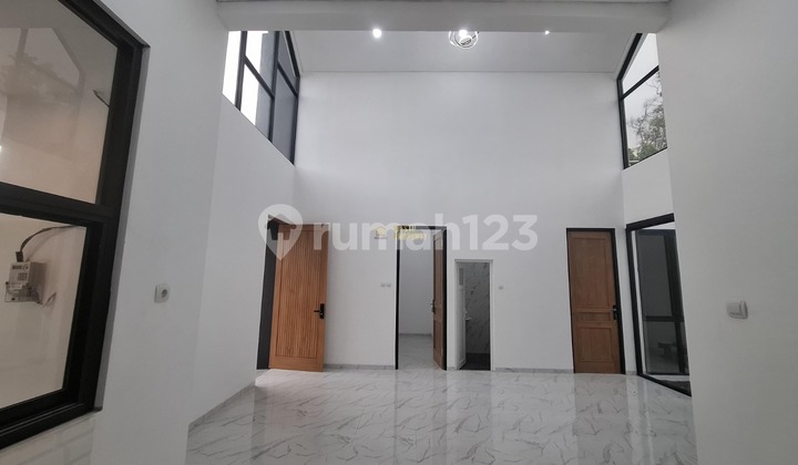 Rumah Estetik Jendela Kaca Besar - Purwomartani Sleman 2