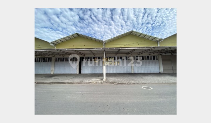 Ready-to-Use Spacious Warehouse in Sewon Near Jl. Parangtritis Ready-to-Use Spacious Warehouse in Sewon Near Jl. Parangtritis