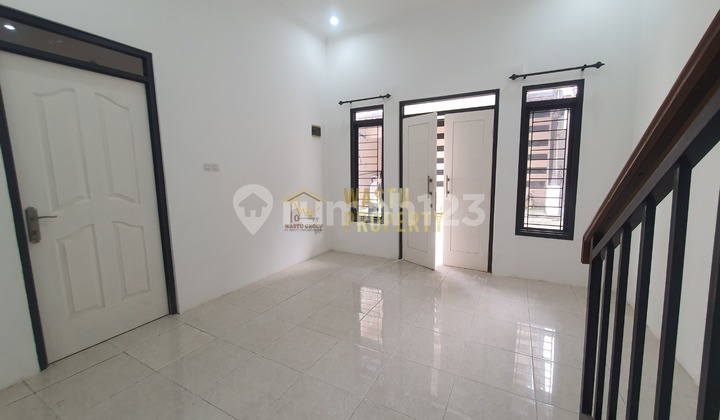 Rumah Second 2 Lantai di Cinere Dekat Tol Limo 1 2