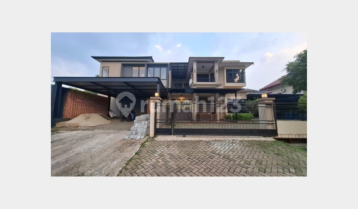 Rumah Tipe Luas Arsitektur Cantik di Pondok Cabe Udik