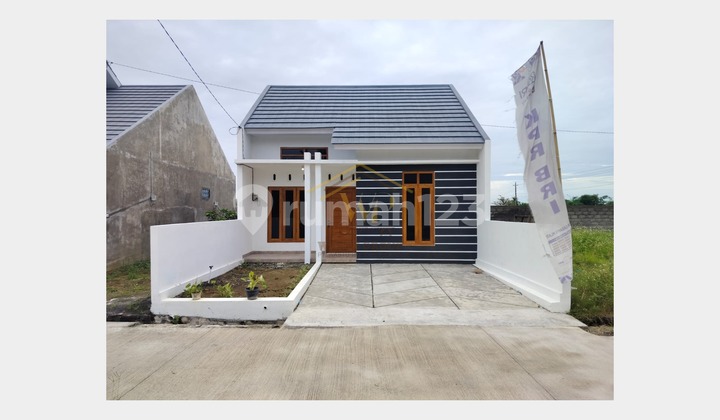 500 Million House in the Subdivision Near Godean Market, Sleman