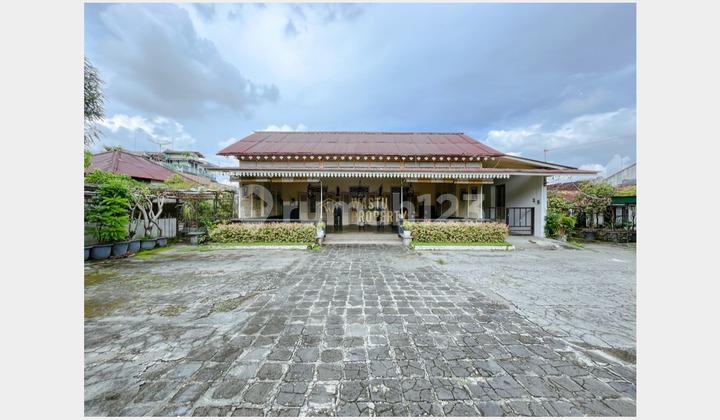 Classic Luxury House in Yogyakarta Heritage Area 1