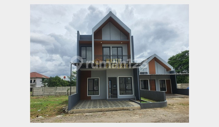 Comfortable Multi-Storey House Near Cibinong Government Center Comfortable Multi-Storey House Near Cibinong Government Center