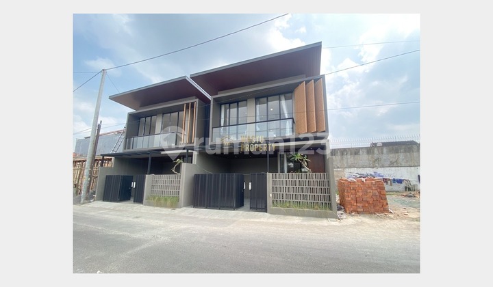 Rumah 2 Lantai Bergaya Kontemporer Dekat Jogja City Mall