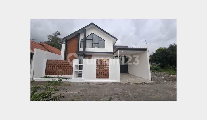 Rumah Estetik Jendela Kaca Besar - Purwomartani Sleman