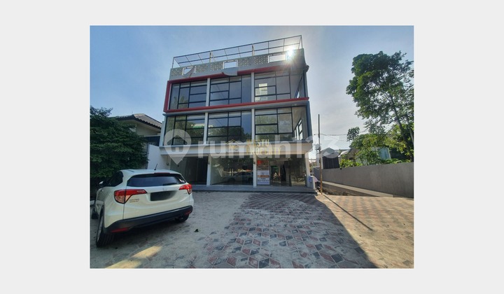 Ready-to-Use 3-Story Shop House in Jagakarsa Near Ragunan Ready-to-Use 3-Story Shop House in Jagakarsa Near Ragunan