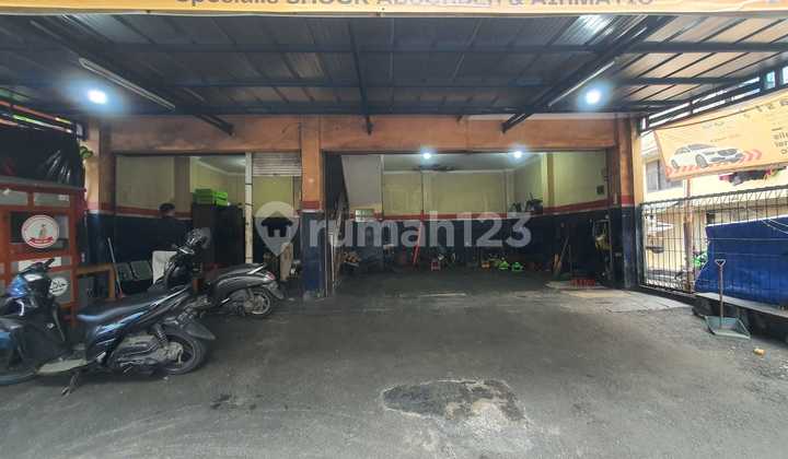 Cheap Shop House in Bustling Gandaria Area, Highway Access 2