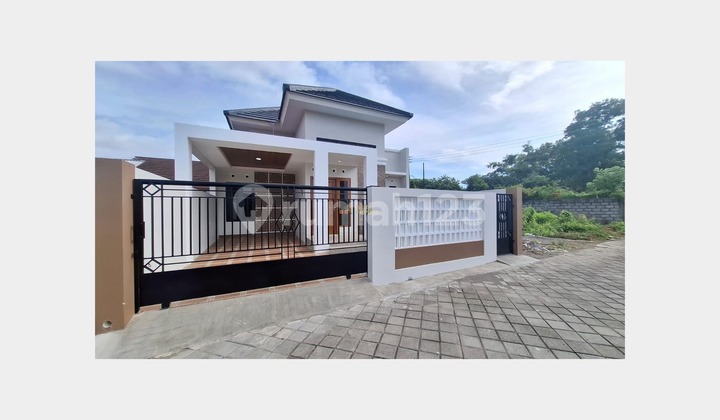 Rumah Modern Tipe Besar di Ngemplak Dekat Budi Mulia Rumah Modern Tipe Besar di Ngemplak Dekat Budi Mulia