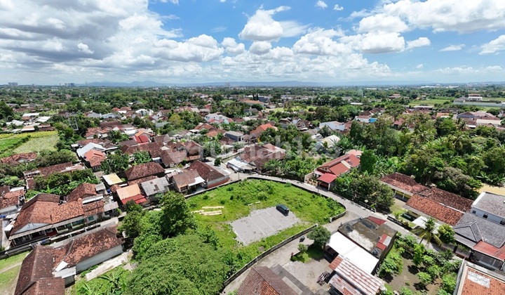 8 Minutes to Jogja Toll Exit, Strategic Plot in Tlogoadi