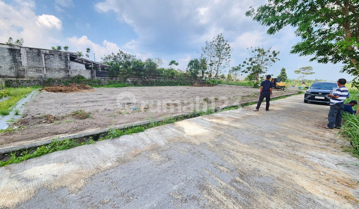 Near Pawon Mbah Gito; Kaliurang Street; SHM Near Pawon Mbah Gito; Kaliurang Street; SHM