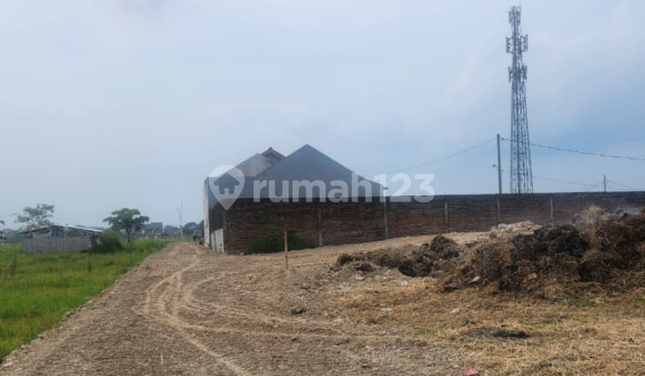 Premium 700 Meter Jl Adisucipto Solo SHM Siap AJB 168 M2 Premium 700 Meter Jl Adisucipto Solo SHM Siap AJB 168 M2