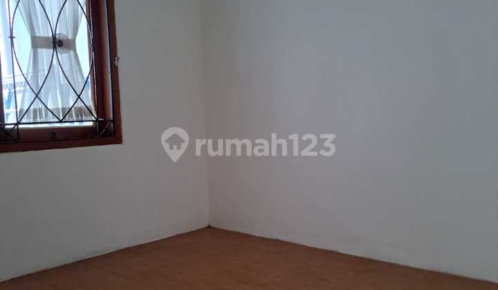 For Sale Comfortable Well-Maintained Move-In Ready Minimalist House Located in Setraduta Bandung For Sale Comfortable Well-Maintained Move-In Ready Minimalist House Located in Setraduta Bandung