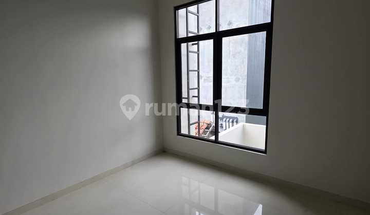 For Sale 2-Story New Building Ready to Occupied Minimalist Location in Singgasana Pradana Bandung