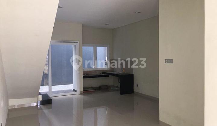 Disewa Rumah 2 Lantai Dipusat Kota Burangrang Disewa Rumah 2 Lantai Dipusat Kota Burangrang