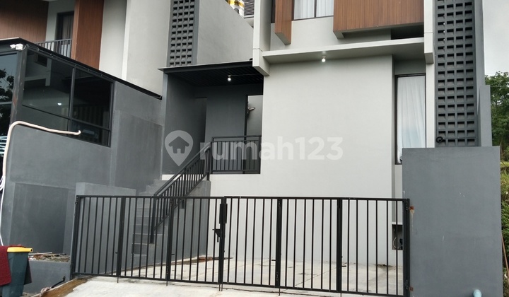 Rumah 2lantai Sekitat Bsb City Di Kota Semarang  2