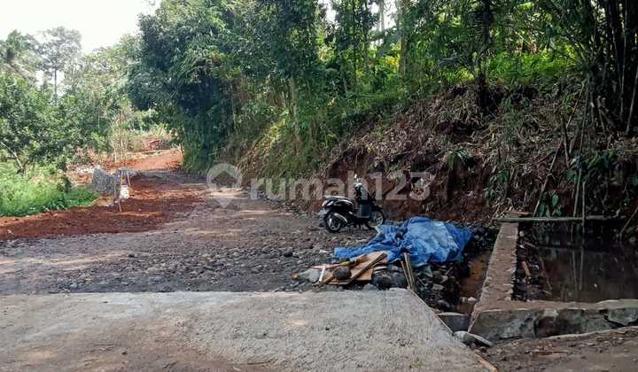 Land on the roadside ready to build, very strategic near campus. 1