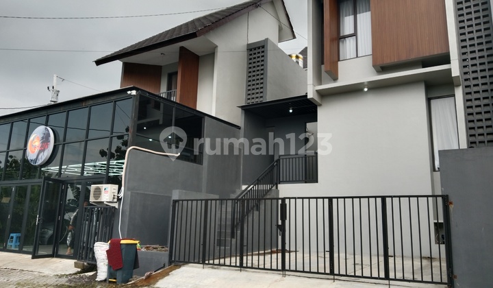 Rumah 2lantai Sekitat Bsb City Di Kota Semarang  1