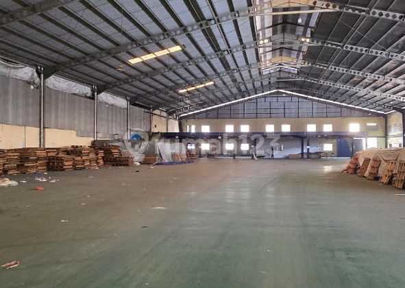 For Rent: Warehouse in Tigaraksa, Building area 5000 m², 40 ft container access, Includes office, security post.