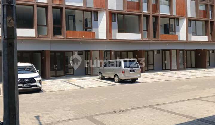 Traffic Tinggi Ruko 3 Lantai di Lbd Commercial, Desain Fungsional Cocok Semua Usaha Traffic Tinggi Ruko 3 Lantai di Lbd Commercial, Desain Fungsional Cocok Semua Usaha