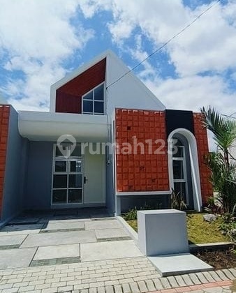 Rumah Elegan di Dekat Rssa di Tengah Kota Malang Rumah Elegan di Dekat Rssa di Tengah Kota Malang