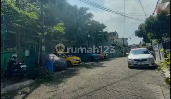 Strategic Sigura Gura Land in a Dense Boarding Area