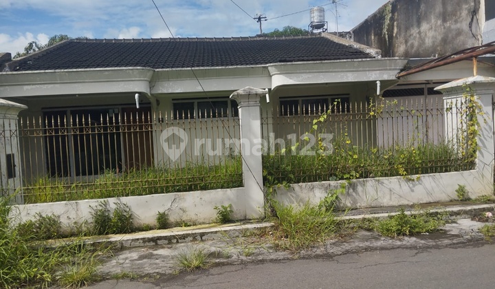 For Sale House on Jl Bunga Flamboyan with 2.5 Car Access