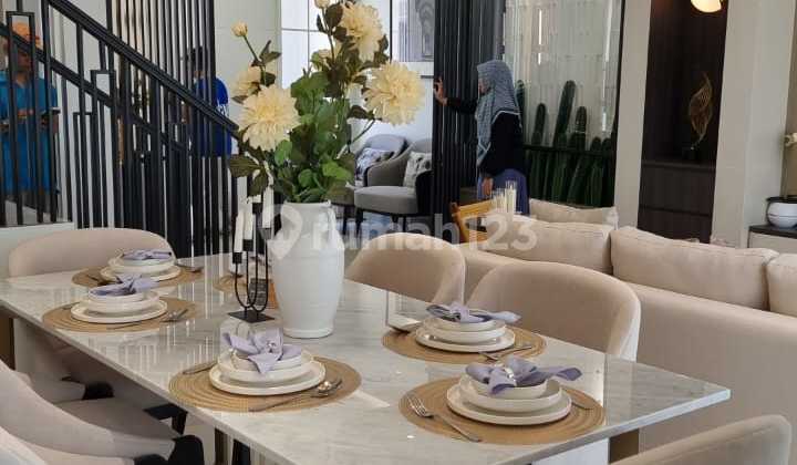 Rumah Mewah Dua Lantai Siap Huni Dekat Patung Pesawat Suhat 