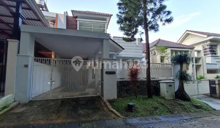 Dijual Rumah Mewah Dua Lantai di Villa Puncak Tidar Lengkap dengan Kolam Renang