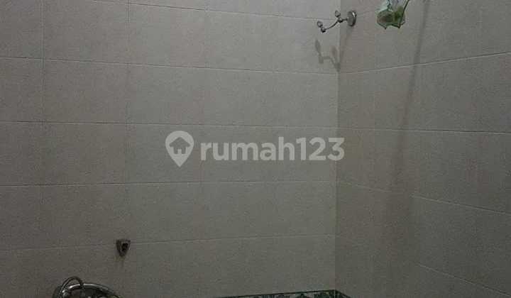 Affordable 1.5-Story Suhat House Near the Airplane Statue 2