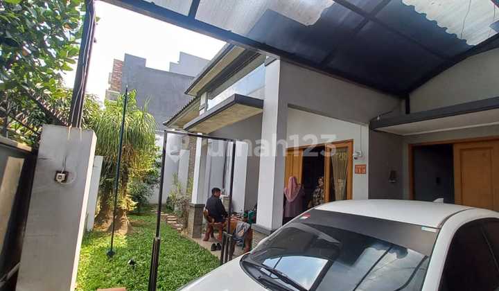 Rumah Mewah Di Suhat Dekat Patung Pesawat. Poros Jalan Rumah Mewah Di Suhat Dekat Patung Pesawat. Poros Jalan